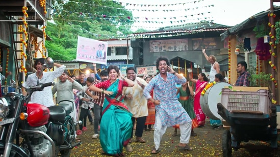 'शिवा' मालिकेत शिवा आणि आशुचं &nbsp;चाळीत धुमधडाक्यात स्वागत होत, त्यांना घरी आलेलं पाहून सगळ्यांना खूप आनंद होतोय. पाना गँग शिवा आणि रॉकी यांच्यात भेट घडवून आणतात (रॉकी म्हणजे तो मुलगा ज्याला शिवाने त्याचा पडत्या काळात शिक्षणासाठी मदत केली होती) आणि शिवाला सरप्राईज देतात.