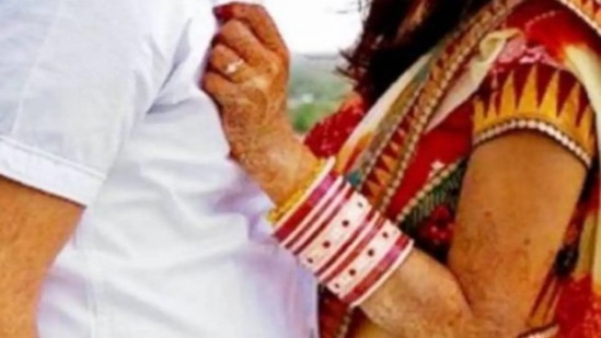 पत्नी प्रियकरासोबत गेली पळून