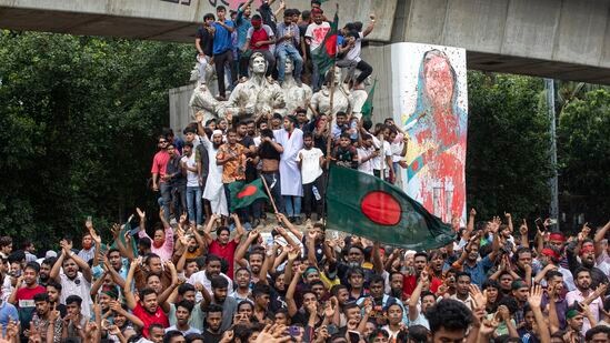 बांगलादेशातील अस्थिरतेचा या भारतीय कंपन्यांना होणार फायदा, शेअर उसळले! तुमच्याकडं आहेत का?
