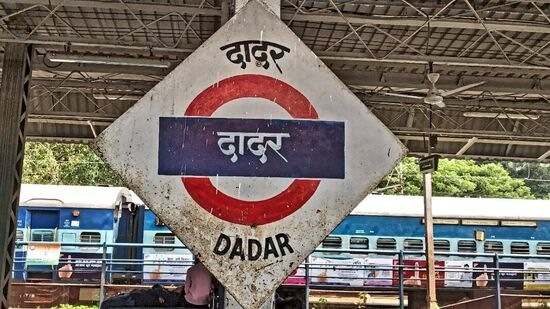 दादर स्थानकावर धक्कादायक घटना! तुतारी एक्स्प्रेसमध्ये बॅगमध्ये आढळला रक्तानं माखलेला मृतदेह