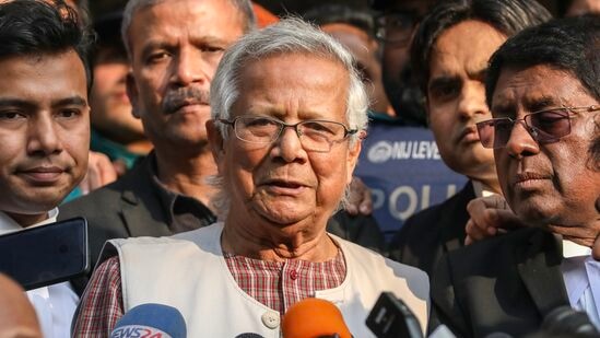 धुमसत्या बांगलादेशला आज मिळणार अंतरिम सरकार! मोहम्मद युनूस सांभाळणार धुरा; हिंसाचारात ४६९ ठार