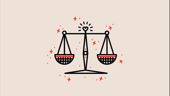 तूळ:&nbsp;आज घरातील मोठ्या माणसांचा वरदहस्त राहील. तुमचे कर्तृत्व लोकांच्या नजरेत भरेल. कार्यक्षेत्रात प्रचंड झेप घ्याल. कार्यक्षेत्रात परिवर्तन किंवा नवीन संधी चालून येतील. आपली कार्यक्षमता वाढणार आहे. कार्यक्षेत्र विस्तारेल. रखडलेली कामे मार्गी लागतील. प्रयत्नांना यश मिळेल. जुन्या संधी पुन्हा उपलब्ध होतील. मोठे पद मानसन्मान प्रसिद्धी मिळेल. अपेक्षेपेक्षा आधिक लाभ होईल.&nbsp;