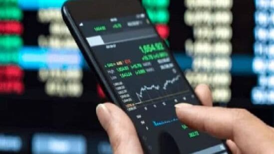 Penny Stock : रॉकेटच्या वेगानं वाढतोय या चिमुकल्या शेअरचा भाव, खरेदीसाठी नुसती झुंबड