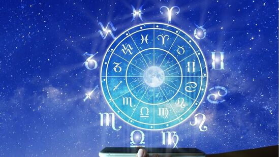 Today Horoscope 14 August 2024 : ऐंद्र योग आणि तैतील करण असून, आज श्रावण बुधवार आहे, योग-संयोगात कसा जाईल आजचा श्रावण पतेतीचा दिवस! वाचा थोडक्यात राशीभविष्य!