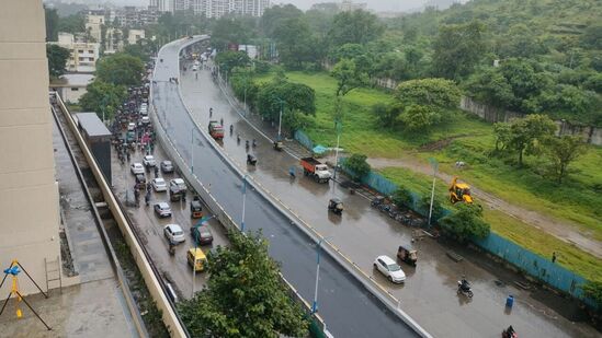 सिहंगड रस्त्यावरील उड्डाणपुलाचे लोकार्पण  (HT PHOTO)