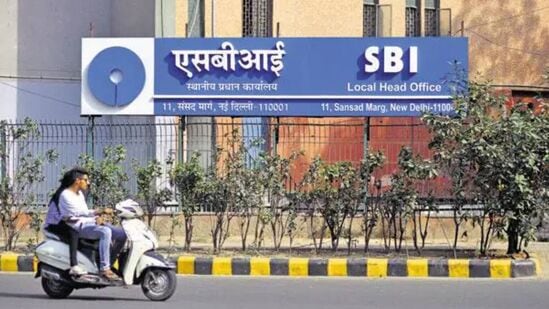 स्टेट बँकेचा ग्राहकांना मोठा झटका; आजपासून महागला कर्जाचा हप्ता