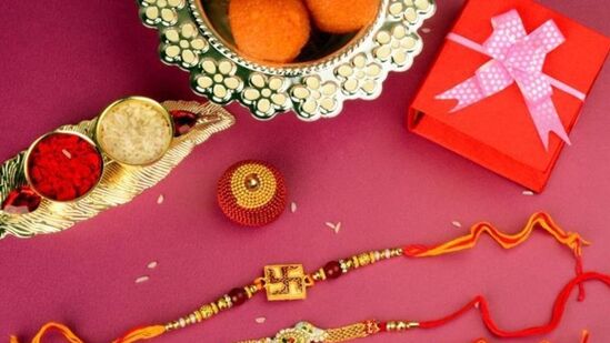रक्षाबंधनला तुम्ही भावाला देऊ शकता 'हे' रिटर्न गिफ्ट्स