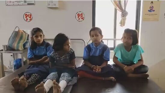 बिस्किट खाल्ल्याने संभाजीनगरमध्ये ५० पेक्षा जास्त विद्यार्थ्यांना विषबाधा; उपचार सुरू, काहींच