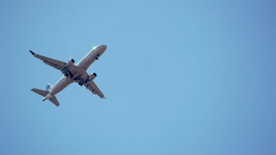  विमानाच्या टॉयलेटमधील घाण कुठे फेकली जाते