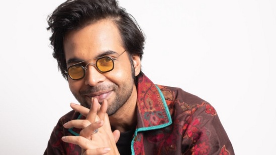 अभिषेकने सांगितले की, त्याने निवडलेले कलाकार अनुराग कश्यप शैलीतील कलाकार होते, जे करण जोहरच्या चित्रपटासाठी त्याच्या दृष्टीकोनातून सुसंगत नव्हते. अभिषेकने सांगितले की, त्याने निवडलेले कलाकार अनुराग कश्यप शैलीतील कलाकार होते, जे करण जोहरच्या चित्रपटासाठी त्याच्या दृष्टीकोनातून सुसंगत नव्हते.