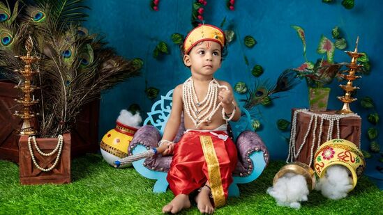 मुलाला कान्हा लूक देण्यासाठी टिप्स