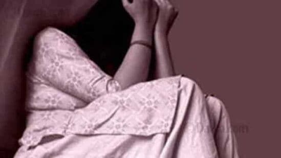  पुण्यात शाळकरी मुलीला दारू पाजून बलात्कार; आरोपींनी काढला व्हिडिओ, मैत्रिणीसह दोघांवर गुन्हा