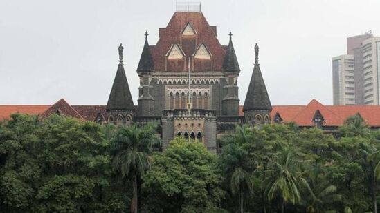 शाळांमध्येच मुली सुरक्षित नसतील तर शिक्षण अधिकाराचा काय उपयोग ? बदलापूर  छळप्रकरणी न्यायालयानं सरकार व पोलिसांना फटकारलं 