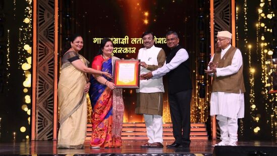 २०२४च्या गानसम्राज्ञी लता मंगेशकर पुरस्काराने मनोरंजन विश्वातील ज्येष्ठ गायिका अनुराधा पौडवाल यांना गौरविण्यात आले. २०२४च्या गानसम्राज्ञी लता मंगेशकर पुरस्काराने मनोरंजन विश्वातील ज्येष्ठ गायिका अनुराधा पौडवाल यांना गौरविण्यात आले.