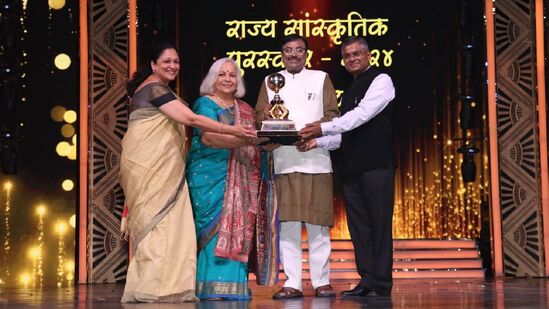 सोबतच २०२४चा चित्रपटांसाठीचा राज्य सांस्कृतिक पुरस्कार ज्येष्ठ अभिनेत्री रोहिणी हट्टंगडी यांना प्रदान करण्यात आला.