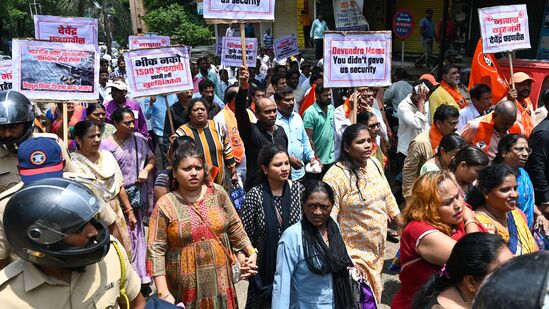 बदलापूर घटनेच्या निषेधार्थ मोर्चा