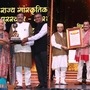 <p>मराठी चित्रपटसृष्टीसाठी अत्यंत महत्त्वाचा आणि मानाचा समजला जाणारा राज्य शासनाचा मराठी चित्रपट पुरस्कार सोहळा २१ ऑगस्ट रोजी वरळीच्या डोम एसव्हीपी स्टेडीयममध्ये पार पडला आहे. यावेळी मनोरंजन विश्वातील दिग्गजांचा सन्मान करण्यात आला. यात ज्येष्ठ अभिनेते शिवाजी साटम, ज्येष्ठ अभिनेत्री अशा पारेख यांना जीवनगौरव पुरस्कारानं सन्मानित करण्यात आलं. या दोन ज्येष्ठ अभिनेत्यांसह अन्य कलाकारांना देखील विविध पुरस्कारांनी सन्मानित करण्यात आलं.</p>