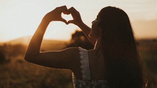 मान्य करा: आपण स्वत:ला आपल्या इच्छेप्रमाणे जाणवण्याची परवानगी दिली पाहिजे आणि आपल्या भावना वैध आहेत याची स्वत:ला सतत खात्री दिली पाहिजे.&nbsp;