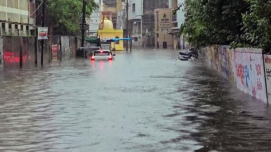 गुजरातमध्ये मुसळधार पावसाने दाणादाण (ANI file photo)