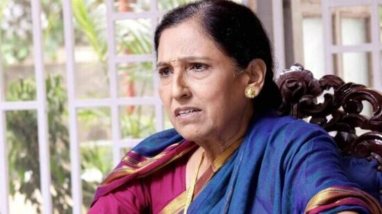 ज्येष्ठ अभिनेत्री सुहासिनी देशपांडे यांचे निधन