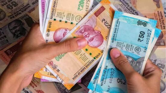 IPO में ओरिएंट टेक्नोलॉजीज के शेयर का दाम 206 रुपये था।