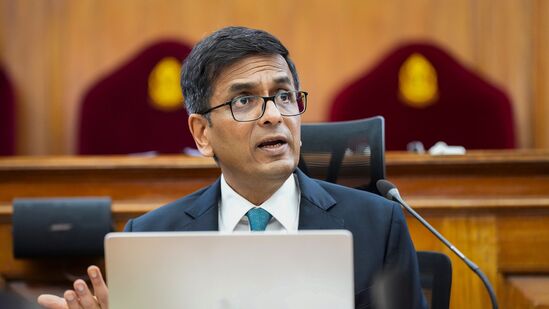 सायबर चोरट्यांनी थेट सरन्यायाधीशांच्या नावाने केली फसवणूक! मीटिंगला जाण्यासाठी टॅक्सीसाठी मागितले ५०० रुपये