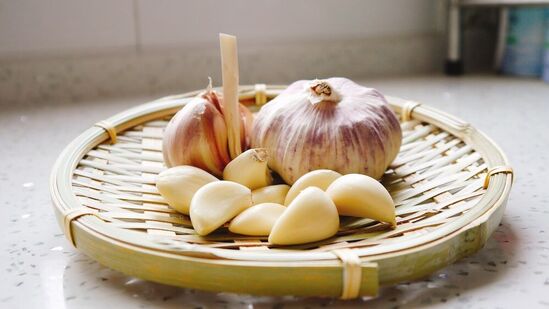 Raw Garlic Benefits - कच्चा लसूण खाण्याचे फायदे