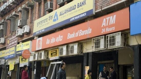 Holidays in September : आला सुट्ट्यांचा महिना! सप्टेंबरमध्ये किती दिवस बँक हॉलिडे?
