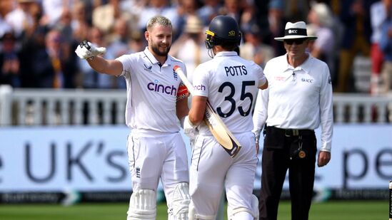 ENG vs SL test : इंग्लंडच्या गोलंदाजानं आठव्या नंबरवर येऊन ठोकलं शतक, लॉर्ड्सवर श्रीलंकन गोलंदाजीची तोडफोड