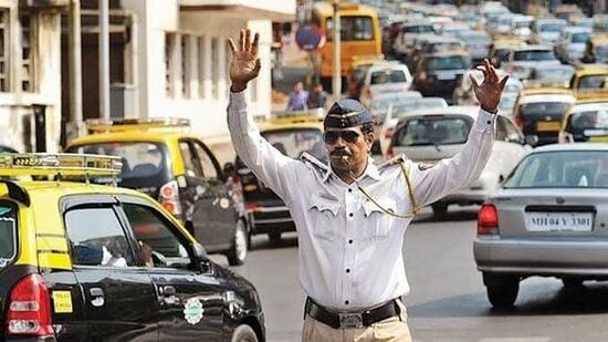मुंबईत आज गणपती आगमन मिरवणुकांमुळे 'हे' रस्ते राहणार वाहतुकीसाठी बंद; वाचा
