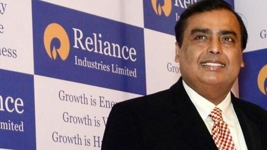 RIL share price : रिलायन्स इंडस्ट्रीज देणार प्रत्येक शेअरवर बोनस, खरेदी करायचा का? एक्सपर्ट्स म्हणतात…
