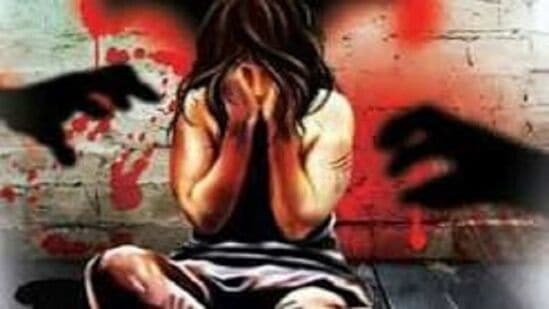 गर्भवती महिलेवर कारमध्ये सामूहिक बलात्कार