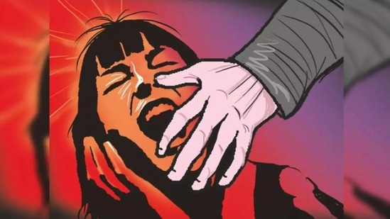मंगळवेढ्यात तीन मित्रांकडून विवाहितेवर बलात्कार