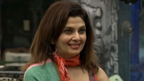 Actress Varsha Usgaonkar: वर्षा उसगावकरांनी सौंदर्याचं गुपित सांगूनच टाकलं!