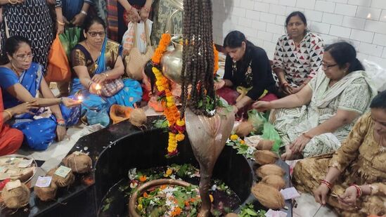 हरतालिकेच्या दिवशी शिवलिंगावर राशीनुसार अभिषेक