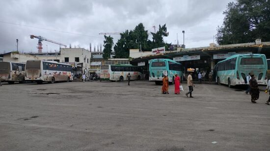 एसटी संपामुळे कोकणवासीयांचे हाल!गणेशोत्सव काळात बसफेऱ्या रद्द झाल्याने आरक्षण केलेल्यांच्या अडचणीत वाढ