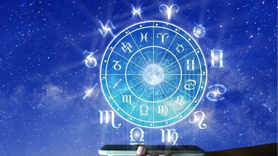 Today Horoscope 5 September 2024 : आज शुभ योग आणि तैतील करण राहील असून, आज भाद्रपद द्वितीया तिथि आहे, चंद्र कन्या राशीतून भ्रमण करत आहे. योग-संयोगात कसा जाईल आजचा गुरुवार! वाचा थोडक्यात राशीभविष्य!