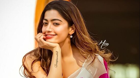 पिंकविलाच्या रिपोर्टनुसार, रश्मिका मंदना आणि आयुष्मान खुराना ‘स्त्री’ युनिव्हर्सच्या पुढील चित्रपट 'व्हॅम्पायर्स ऑफ विजय नगर'मध्ये दिसणार आहेत. पिंकविलाच्या रिपोर्टनुसार, रश्मिका मंदना आणि आयुष्मान खुराना ‘स्त्री’ युनिव्हर्सच्या पुढील चित्रपट 'व्हॅम्पायर्स ऑफ विजय नगर'मध्ये दिसणार आहेत.