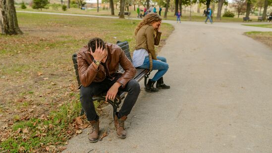 ब्रेकअपमधून बाहेर पडण्यासाठी   टिप्स 