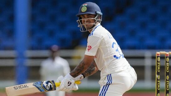 Ishan Kishan Century : दुलीप ट्रॉफीत ईशान किशनचं धमाकेदार शतक, या विकेटकीपर फलंदाजाच्या अडचणी वाढवल्या
