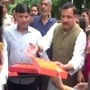 Video : केजरीवालांना जामीन मिळताच दिल्लीच्या रस्त्यांवर मिठाई वाटप, काय दिल्या घोषणा? ऐका! Video : केजरीवालांना जामीन मिळताच दिल्लीच्या रस्त्यांवर मिठाई वाटप, काय दिल्या घोषणा? ऐका!