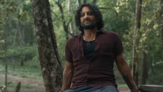 सैफ अली खान लवकरच मोठ्या पडद्यावर खलनायकाच्या भूमिकेत दिसणार आहे. सैफ ‘देवारा पार्ट १’मध्ये खलनायकाच्या भूमिकेत दिसणार आहे. सैफ पडद्यावर खलनायकाची भूमिका साकारण्याची ही पहिलीच वेळ नाही. याआधीही सैफ मोठ्या पडद्यावर खलनायक बनला आहे. सैफ अली खानचे हे चित्रपट तुम्ही पाहिले आहेत का?