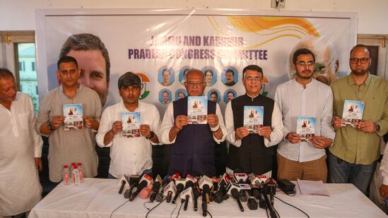 काँग्रेसकडून जम्मू काश्मीरसाठी जाहीरनामा जाहीर (HT Photo)