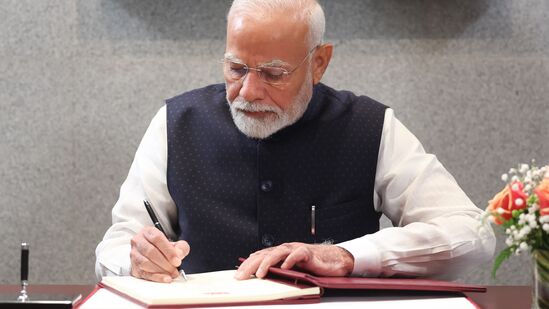 PM Modi Birthday : पंतप्रधान नरेंद्र मोदी आज पंच्च्याहत्तरीत! वाढदिवस कसा साजरा करणार?