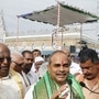 तिरुपती मंदिर १७ वर्षापूर्वीही वादामुळे आले होते चर्चेत तिरुपती मंदिर १७ वर्षापूर्वीही वादामुळे आले होते चर्चेत