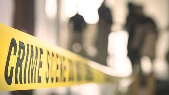 प्रेमात अडसर ठरणाऱ्या पतीची प्रियकराच्या मदतीनं मुलींसमोरच पत्नीने केली हत्या; घरात चोरीचा रचला बनाव, पुण्यातील घटना