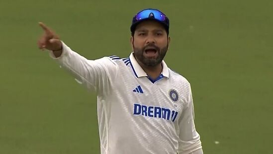 Rohit Sharma : 'सगळे झोपले आहेत', रोहित शर्माला संताप अनावर, व्हिडिओ पाहा, कॅप्टन कोणावर संतापला?