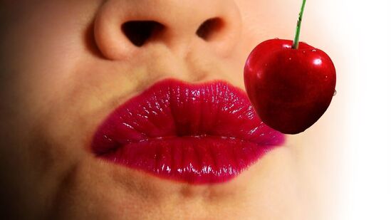 What happens when applying lipstick daily