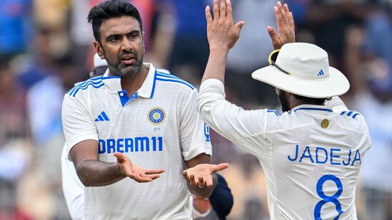 R Ashwin : आर अश्विनचा चेपॉकवर मोठा पराक्रम, अशी कामगिरी करणारा सर्वात म्हातारा खेळाडू
