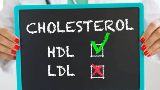 Signs of High Cholesterol: जेव्हा कोलेस्ट्रॉल जास्त होते तेव्हा शरीरात अनेक आजार होऊ लागतात. या समस्येची कोणतीही विशिष्ट लक्षणे नसतात, परंतु शरीराच्या कोणत्याही भागात अशी लक्षणे दिसल्यास त्वरित कोलेस्टेरॉलची तपासणी करा.&nbsp;